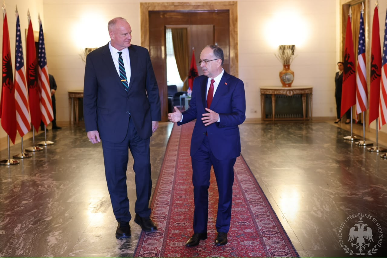 16:45 Eric Wendt nis misionin në Tiranë, Ambasada e SHBA: Do çojë para prioritetet e Trump, përfshi luftën kundër grupeve kriminale