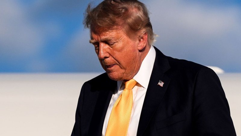 Trump është brun? Fotot që po bëjnë xhiron e rrjetit, presidenti amerikan shfaqet në publik me look-un e ri