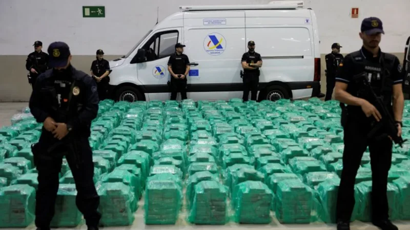 Spanja sekuestron mbi 1.2 ton kokainë të fshehur në një ngarkesë me arra kokosi