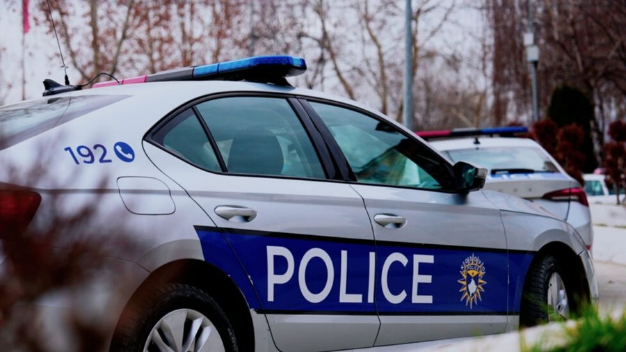 TRAGJEDI në Kosovë/ Vëllai i vë flakën së motrës dhe plagos rëndë nënën, vajza ndërroi jetë në spital