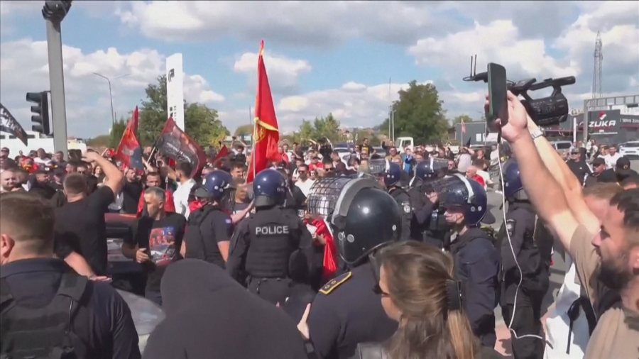 Protesta pas vendimit të Hagës, thyhen xhamat e bazës së EULEX-it