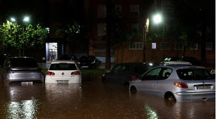 Alarm nga reshjet e dendura në Spanjë, përmbytjet paralizojnë Barcelonën dhe anulohen mbi 100 fluturime