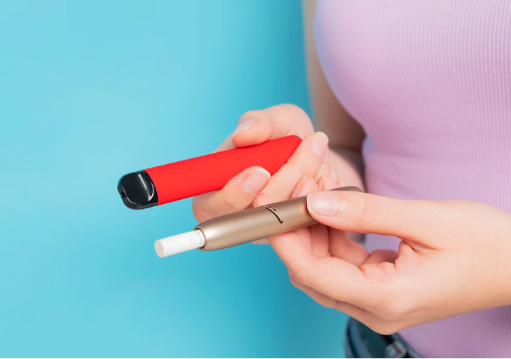 Cigare, vape apo duhan me ngrohje: Cila alternativë është më e dëmshme?