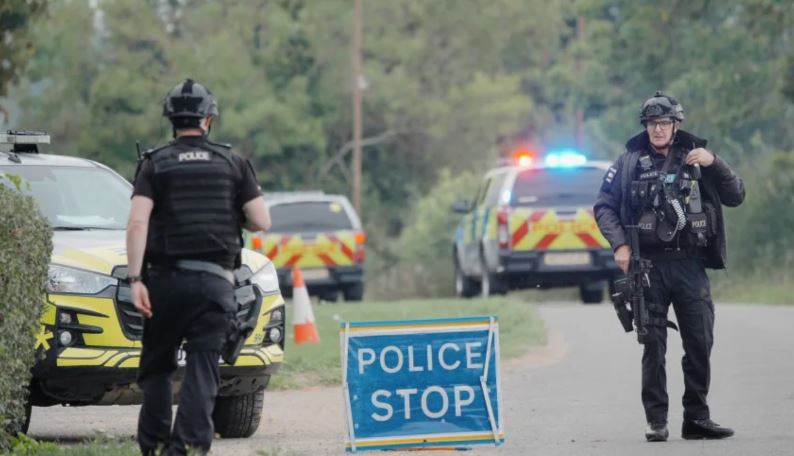 Pesë të arrestuar pranë bazës amerikane në Britani/ Dyshohet për komplot me eksplozivë, hetohet lidhja me Iranin