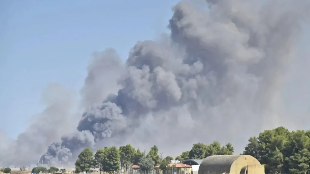 Zjarr në Shkodër, flakët përfshijnë Bardhajn dhe Myselimin, ndërhyhet me helikopter