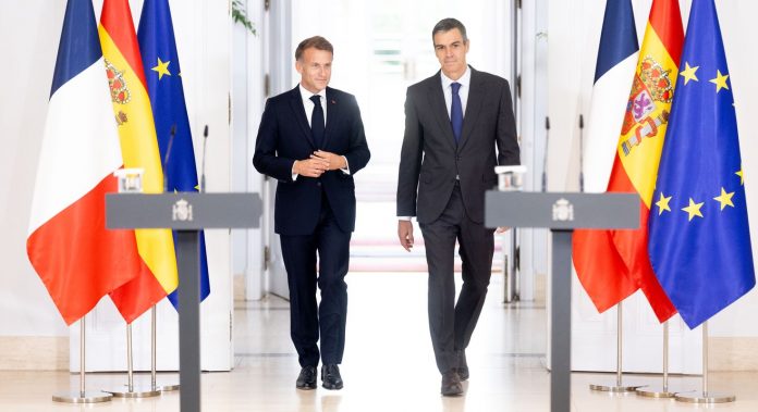 Bllokimi i traktatit Francë-Spanjë krijon tension gjatë vizitës së Macron