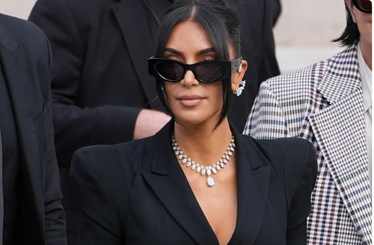 U grabit në Paris në 2016, gjykata dëmshpërblen me 1 euro Kim Kardashianin