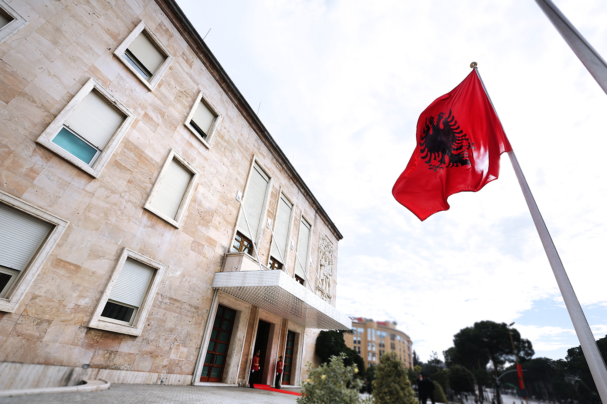 10:25 Drejtësia refuzoi tryezën e Ramës, vjen përgjigjia e Kryeministrisë