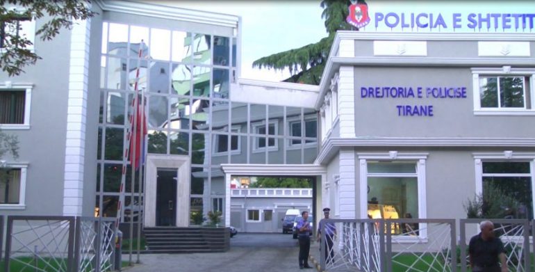 Shpallet në kërkim 41-vjeçari që ndryshoi emrin me dokument fals, pezullohen dy punonjës të Gjendjes Civile
