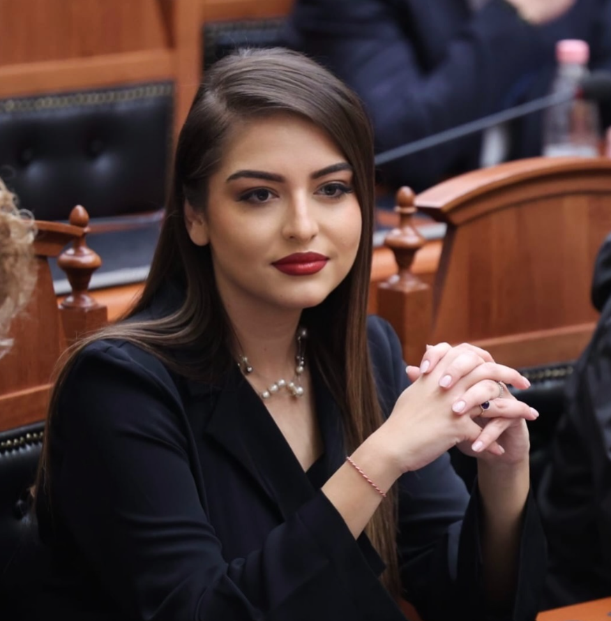 Sara Mila reagon ndaj videomontazheve: “Balta e kazanit s’ma ndal dëshirën dhe përkushtimin për të punuar”