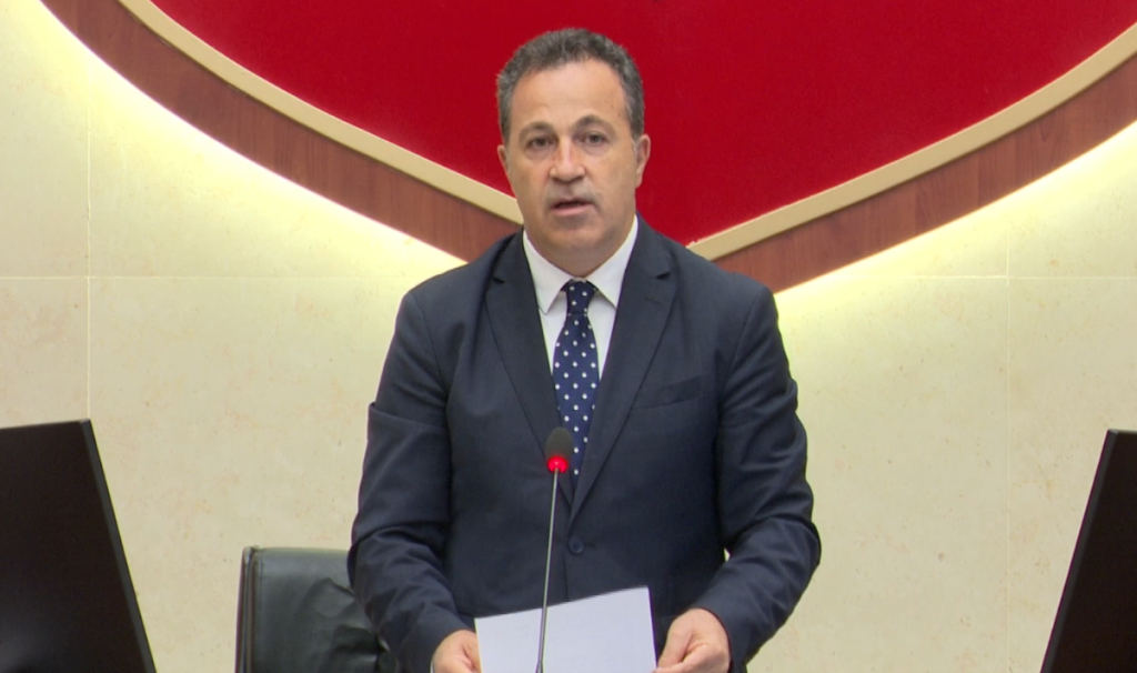 Vendimi i Hagës bashkon PS dhe PD, Kuvendi: I padrejtë dënimi i Thaçit, Veselit, Selimit dhe Krasniqit