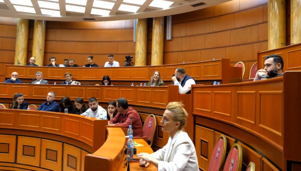 Debate në Këshillin Bashkiak të Tiranës, opozita kërkon seancë të posaçme për Reformën Territoriale