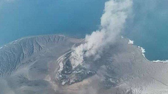 Shpërthimi vullkanik bllokon mbi 150 mijë pasagjerë në Indonezi, kërkohet devijimi i fluturimeve