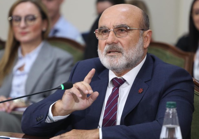 Deputeti Vullnet Sinaj kundër bashkimit të Selenicës me Vlorën
