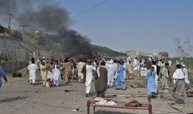 11 të vrarë në Pakistan nga një sulm kamikaz në pikën e kontrollit (VIDEO)