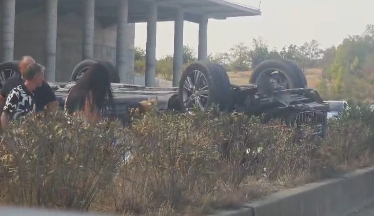 Aksident te “Unaza”, përmbyset një automjet. Detajet e para (VIDEO)