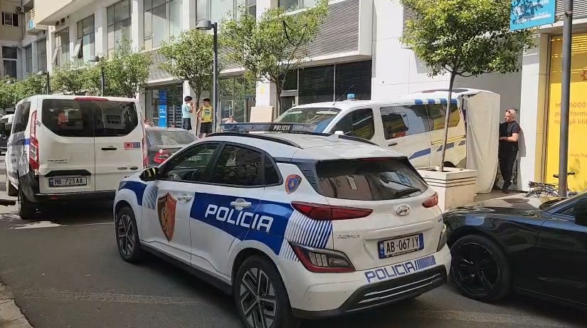 Detaje nga krimi në Tiranë: Burri e vrau gruan në sy të nipit 14 vjeç. Zbardhen emrat