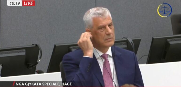 10:35 Gjyqi ndaj krerëve të UÇK-së/ Kryegjyqtari: Po gjykojmë përgjegjësi individuale, jo luftën çlirimtare. Ja akuzat ndaj komandantëve