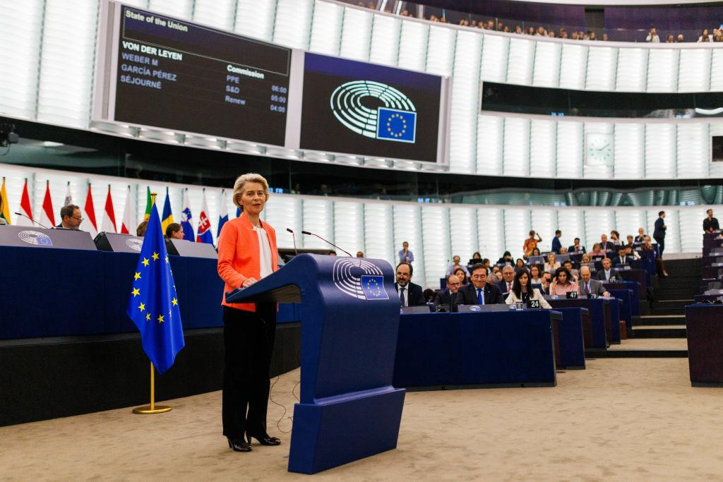 Deficiti tregtar i BE-së me Kinën arrin 1 miliard euro në ditë, Brukseli paralajmëron masa