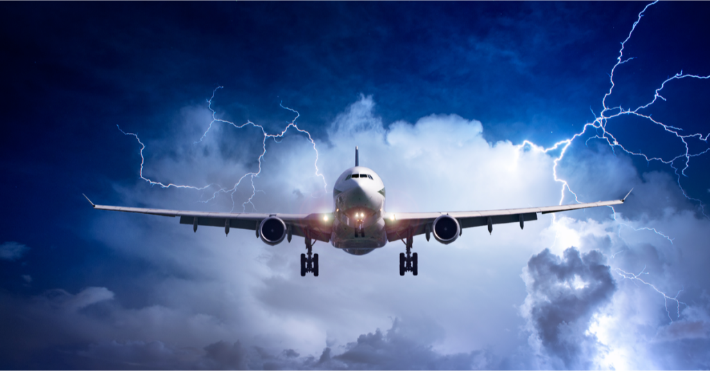 Turbulenca në ajër, sa rrezikojnë vërtet avionët?