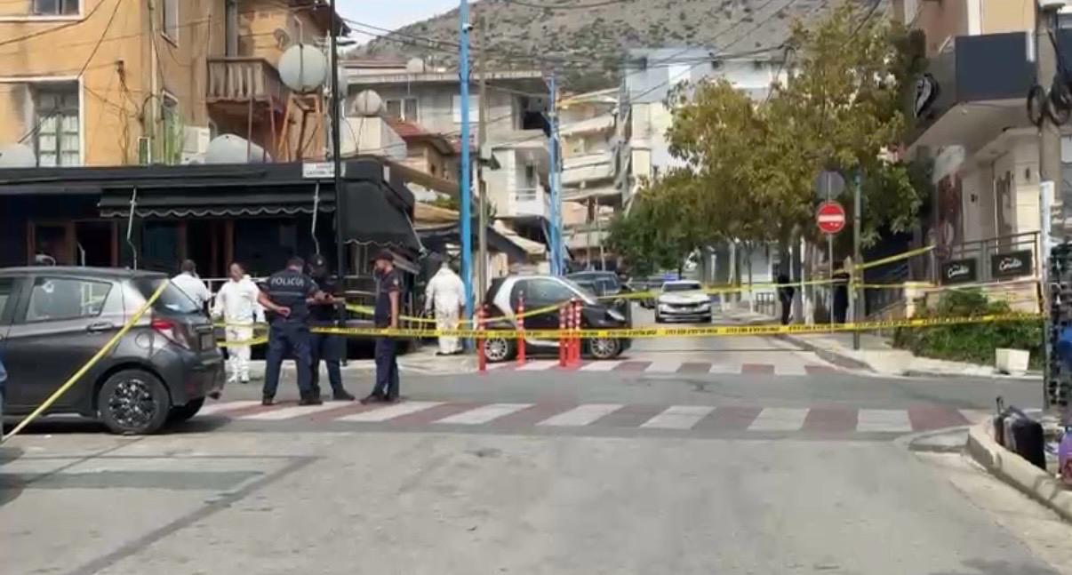 12:40 U plagos në atentat në Sarandë, 73-vjeçari niset me helikopter drejt Tiranës