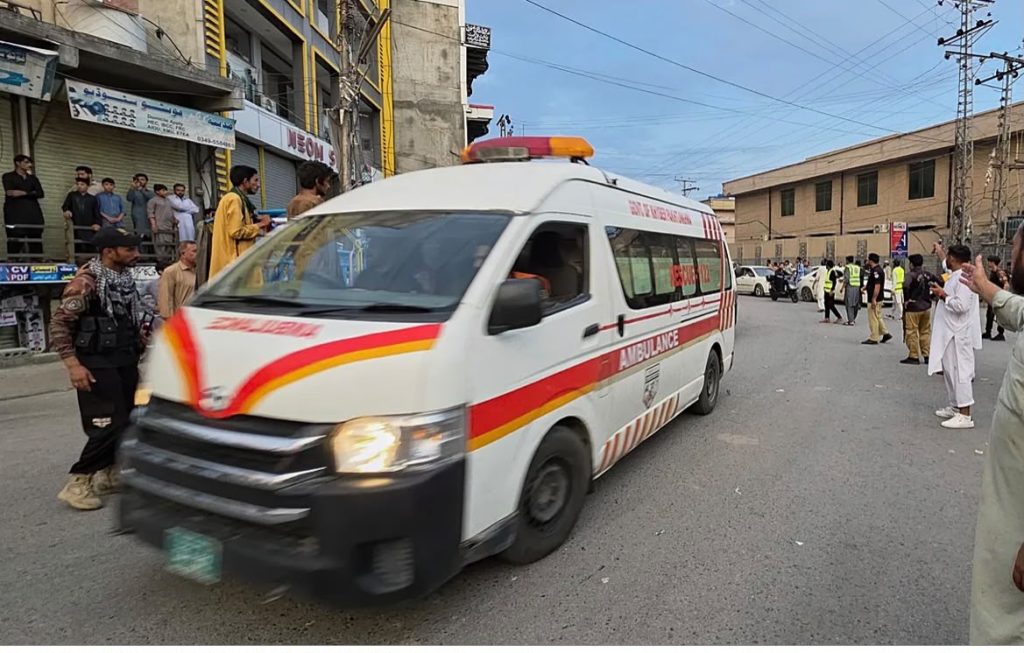 Të paktën 11 të vrarë nga një sulm vetëvrasës në veriperëndim të Pakistanit