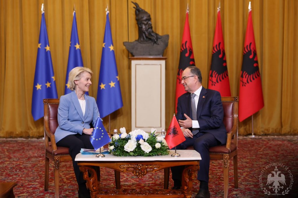 Begaj pret Ursula von der Leyen: Shqipëria synon mbylljen e kapitujve të negociatave deri në 2027