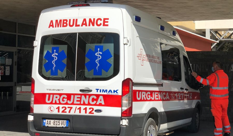 Aksident tragjik në Vorë! Përplasen dy makina, humb jetën një person dhe mbetet i lënduar rëndë një tjetër