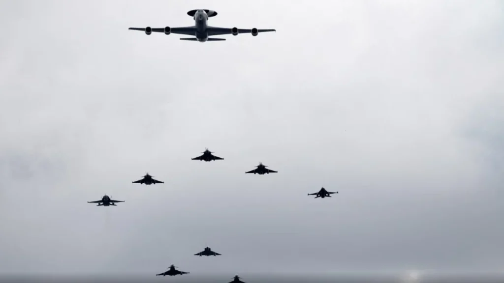 Alarm në ujërat ndërkombëtare, fregata ruse lëshon dy raketa drejt një helikopteri danez