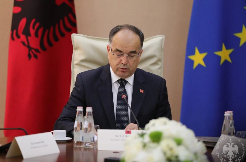 07:53 Pas shkarkimit të Vlora Hysenit, Presidenti Begaj mbledh sot Këshillin e Sigurisë Kombëtare