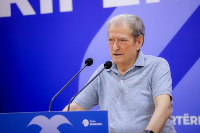 17:34 Vizita e Berishës në SHBA/ Viza hyrëse ishte veç lëshim, ‘non grata’ mbetet në letër!