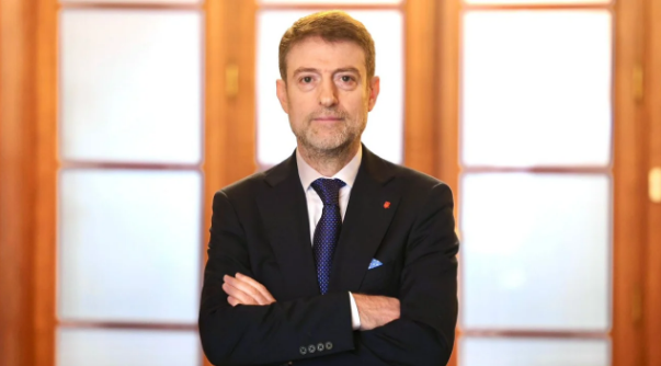 19:50 Nga sot qytetarët mund të japin online vlerësimin e tyre për çdo përfaqësi konsullore, Hoxha: Përmirësojmë së bashku shërbimin