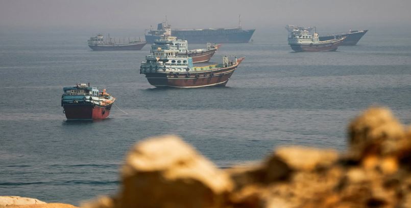 Ngushtica e Hormuzit boshatiset, vetëm 12 anije kaluan gjatë fundjavës mes tensioneve të larta dhe ngërçit SHBA-Iran