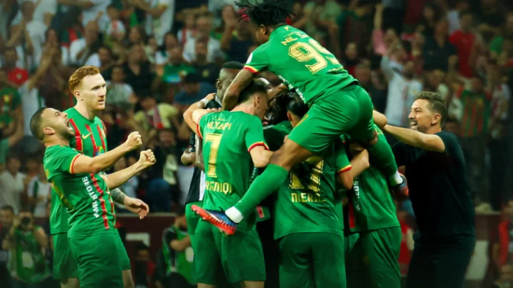 Besnik Hasi “pushton” Besiktasin, Amedspor merr kreun e Turqisë