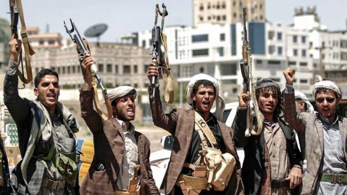 Rebelët Huthi sulmojnë një bazë saudite, Irani mohon përfshirjen në konflikt