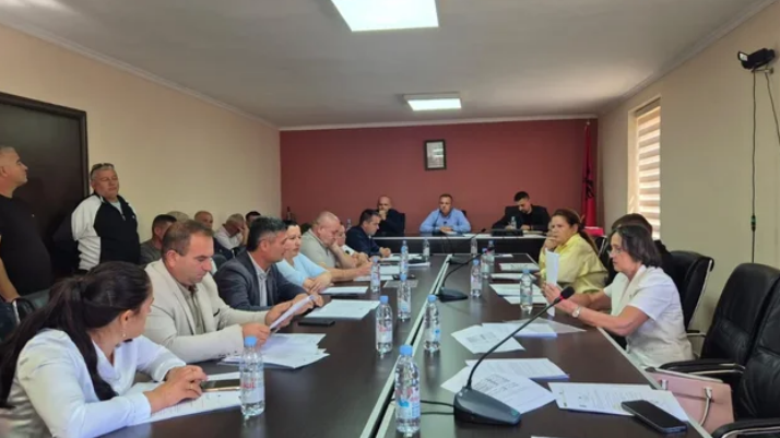Këshilli Bashkiak i Përrenjasit voton kundër bashkimit me Librazhdin