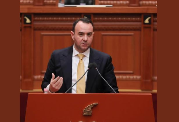 09:45 Balliu: Rënia e pushtetit të Ramës po afron, ndryshimi i pashmangshëm! Qeveria e re do të vendosë para përgjegjësisë ata që kanë abuzuar me paratë e shqiptarëve