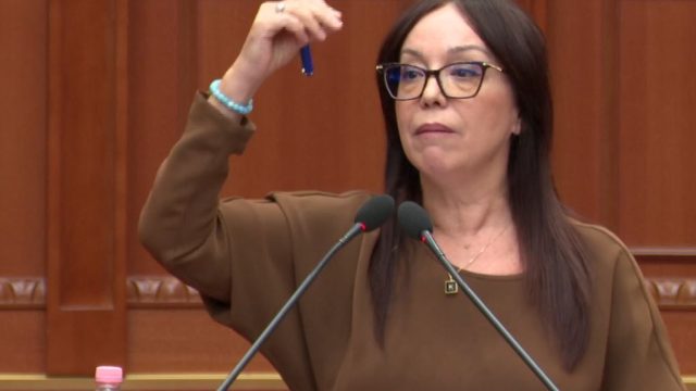 “Dorëhiqem nëse nuk vjen Pet Scan”, Spahiu: Akuzat se sterilizimi dhe hemodializa do t’i kalojnë privatit, të pavërteta