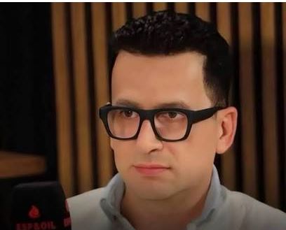 Kreshnik Spahiu shpërthen ndaj burrave shqiptarë: Janë injorantë, vishen si arabë dhe jeta u vërtitet nga lavazhi te garazhi