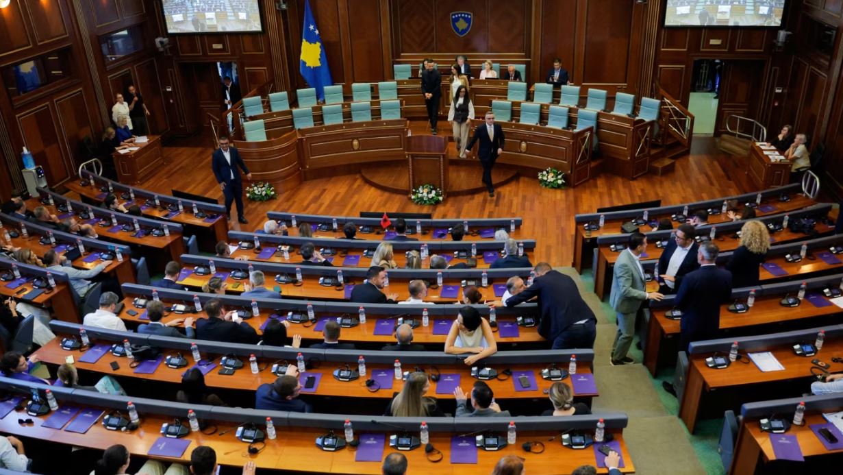 12:00 Kurti: Konstituimi i Kuvendit s’i shmang zgjedhjet e reja, nevojiten vota shtesë për presidentin