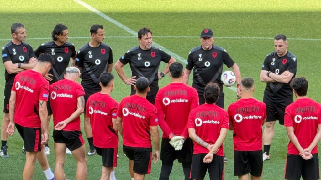 Maran hap listën e madhe, rreth 50 ftesa për Kombëtaren, mes tyre 3 lojtarë të Dinamo City