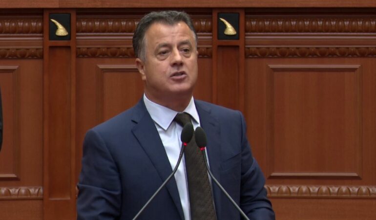 11:35 Bisedat e ish-kreut të SHISH me Ergys Agasin/ Noka ironizon Peleshin: Kryetar në ikje, vendin do të ta zërë Tao