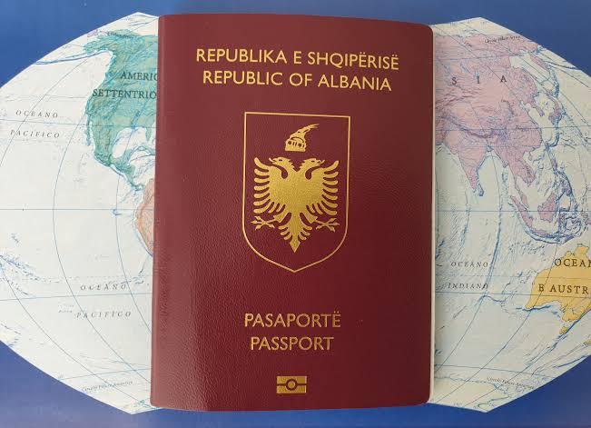 Pasaporta shqiptare renditet e 78-ta në botë me rezultat mobiliteti 122