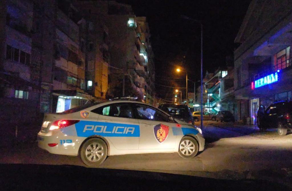La makinën ndezur për pak çaste, 48-vjeçari ia vjedh. Arrestohet nga policia në Pogradec
