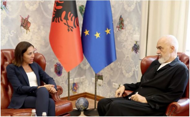 Ambasadorja e re në zyrën e Ramës, takim “kokë më kokë” me Kryeministrin