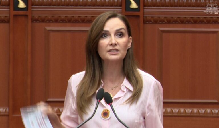 “Provo dil, të tërheqin zvarrë”/ Tabaku i kujton Ramës 110 ditë protesta: Mos trego arrogancë, por jep dorëheqjen!