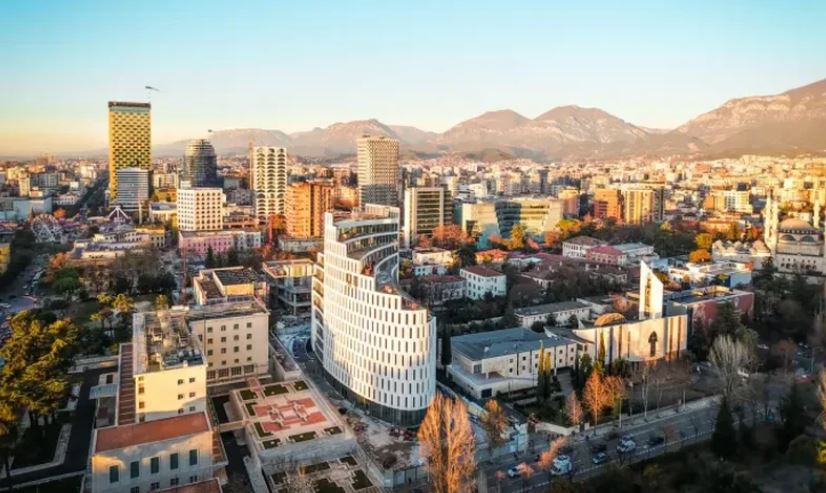Tirana mes 4 destinacioneve “low cost” të vjeshtës/ Media italiane: Fluturime nga Bolonja nën 50 euro