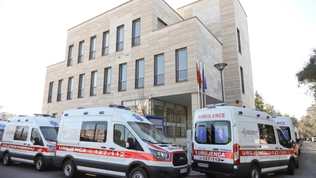 Vau i Dejës/ Dy burrat humbën jetën nga rryma elektrike, Urgjenca publikon skedat e orareve: Ambulanca mbërriti në 18:44, jo në 19:44