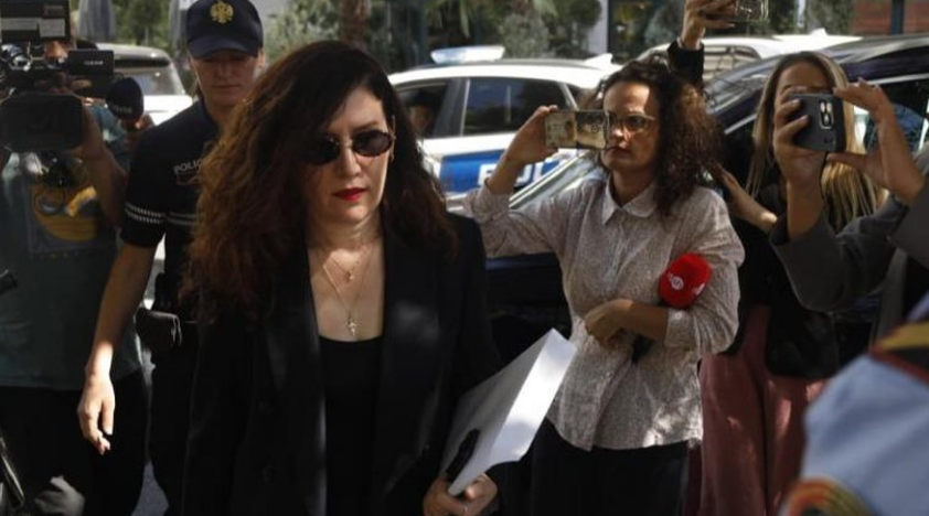 12:28 Ish-kreu i SHISH mbërrin në ambientet e GJKKO, Vlora Hyseni flet për herë të parë pas arrestimit (Video)