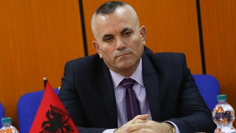 14:47 SPAK kontrolle në banesën dhe biznesin e Arjeta Pucës, Ardi Veliut i sekuestrohet telefoni